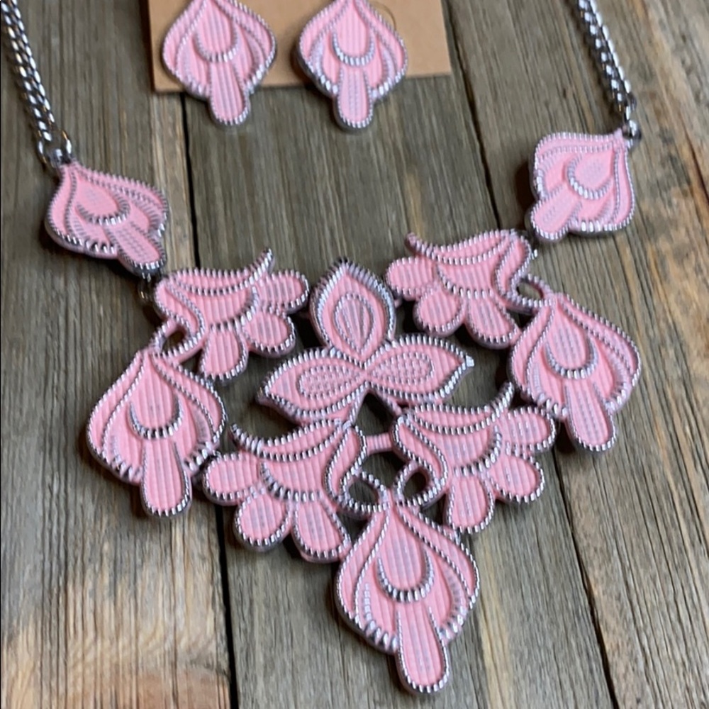 ▪️Plunder Sue Pink Floral Necklace & Earrings NEW - Picture 2 of 3